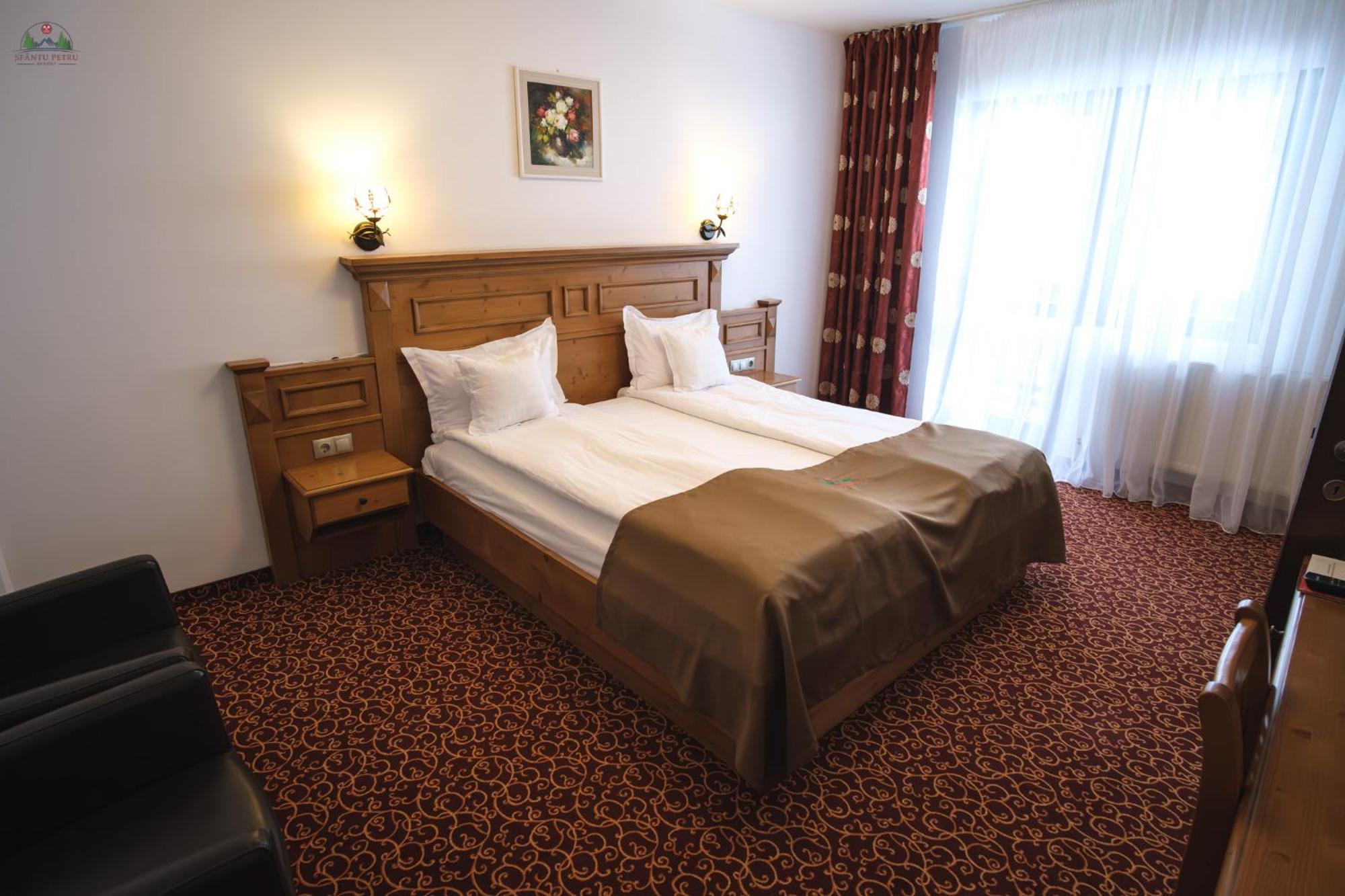 Hotel Sf. Petru Tău Bistra Exterior foto