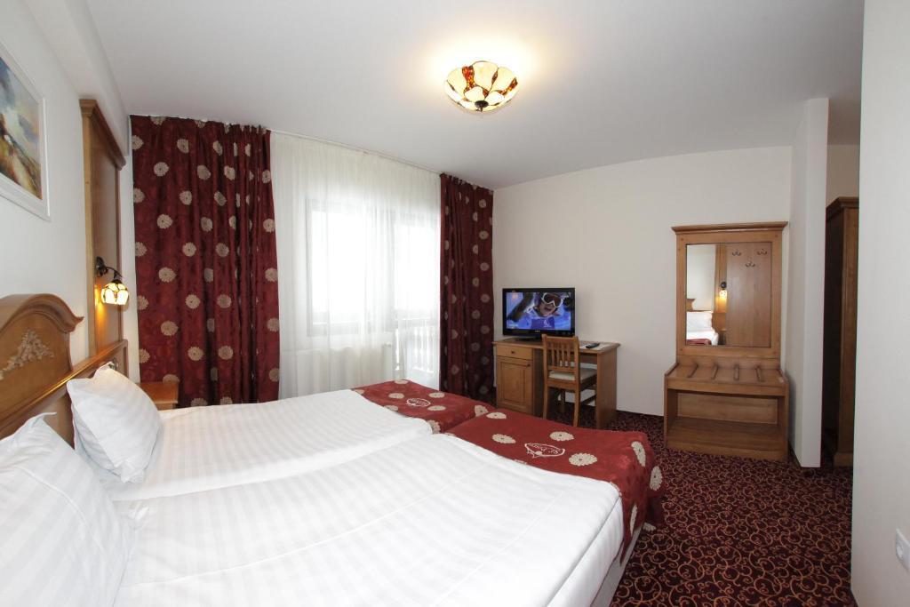 Hotel Sf. Petru Tău Bistra Cameră foto