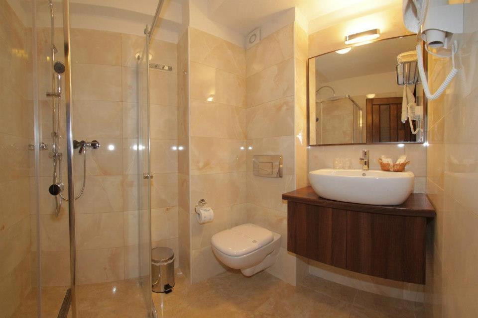 Hotel Sf. Petru Tău Bistra Cameră foto