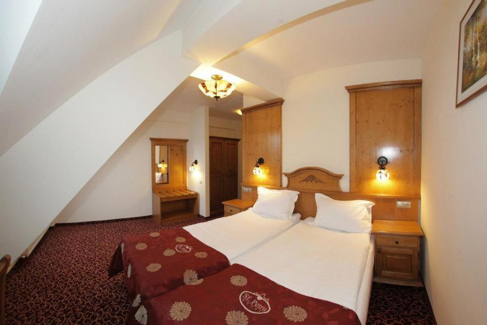 Hotel Sf. Petru Tău Bistra Cameră foto