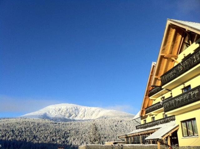 Hotel Sf. Petru Tău Bistra Exterior foto